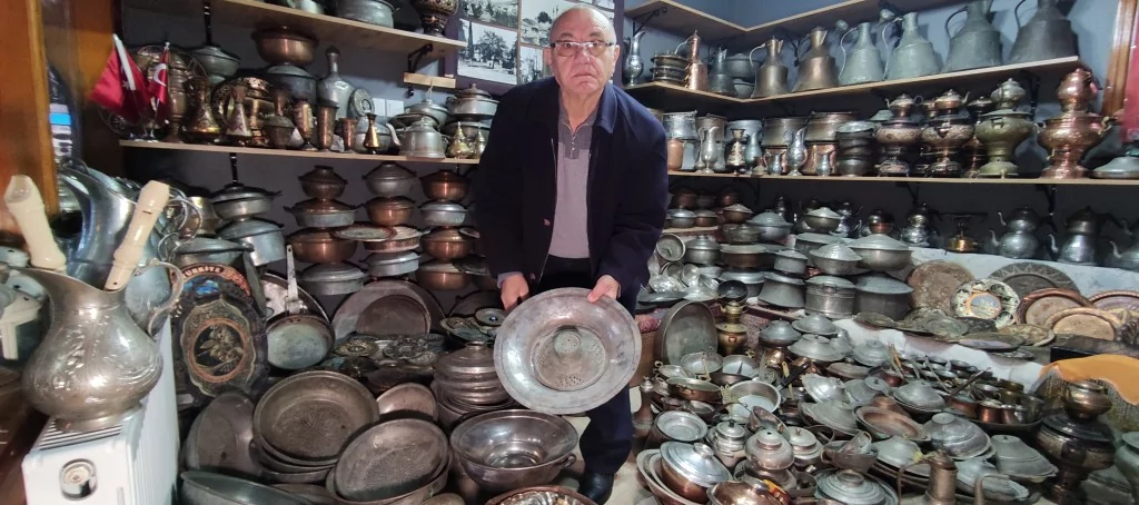 Bursa'nın bakır koleksiyoncusu hayran bırakıyor