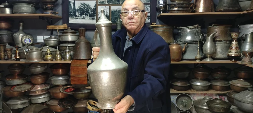 Bursa'nın bakır koleksiyoncusu hayran bırakıyor