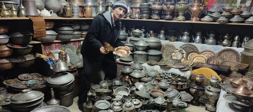 Bursa'nın bakır koleksiyoncusu hayran bırakıyor