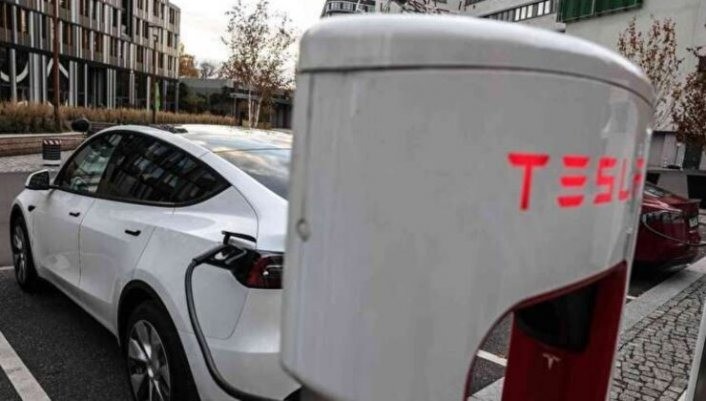 Aynı dönemde yollara çıkacaklar! Tesla-Togg rekabeti