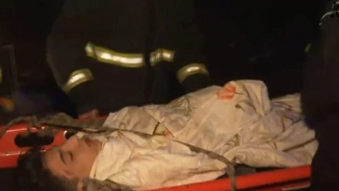 7.4'lük depremin ardından ajanslara düşen kahreden fotoğraflar...