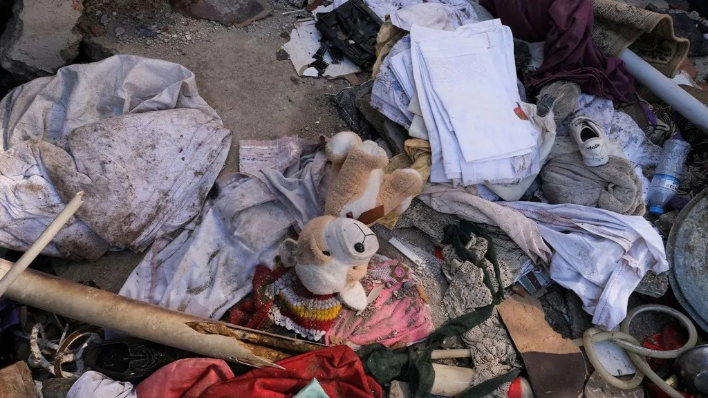 10 ili yıkan deprem faciasından acı dolu görüntüler