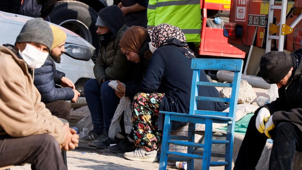 10 ili yıkan deprem faciasından acı dolu görüntüler