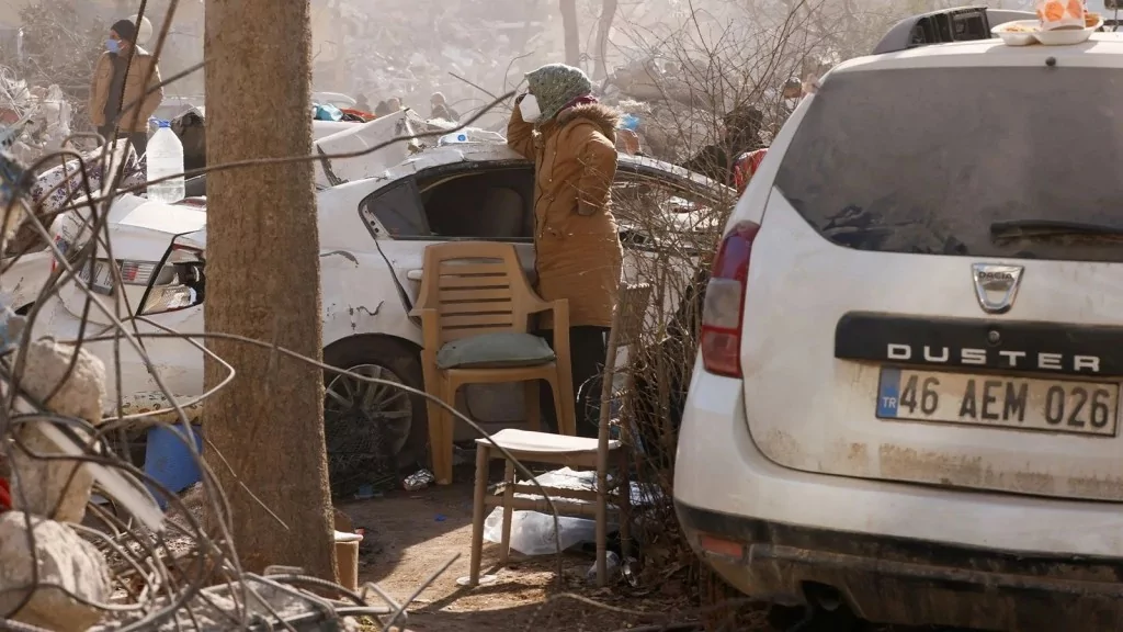 10 ili yıkan deprem faciasından acı dolu görüntüler