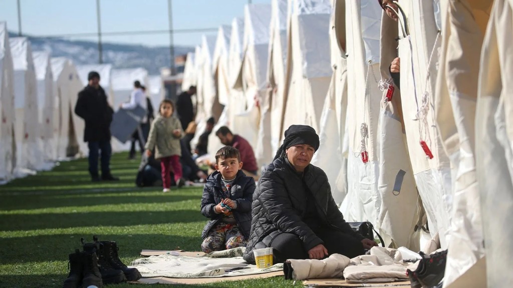 10 ili yıkan deprem faciasından acı dolu görüntüler