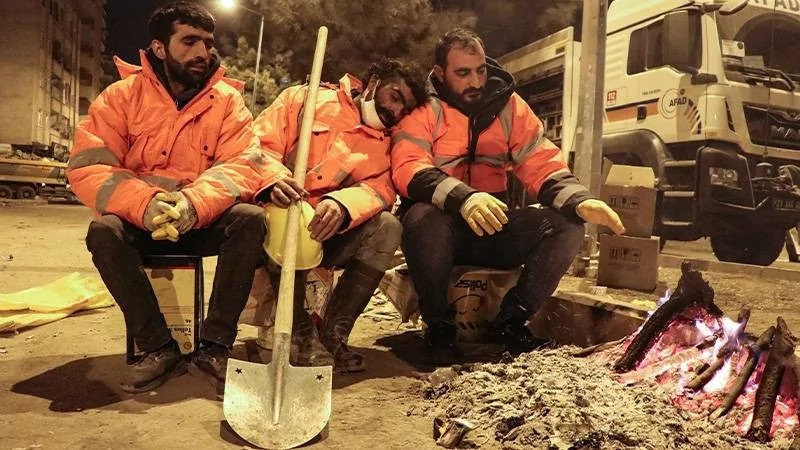 10 ili yıkan deprem faciasından acı dolu görüntüler