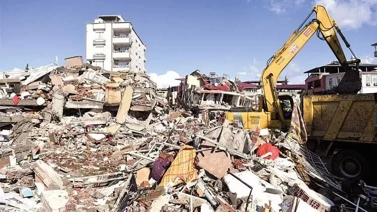 10 ili yıkan deprem faciasından acı dolu görüntüler