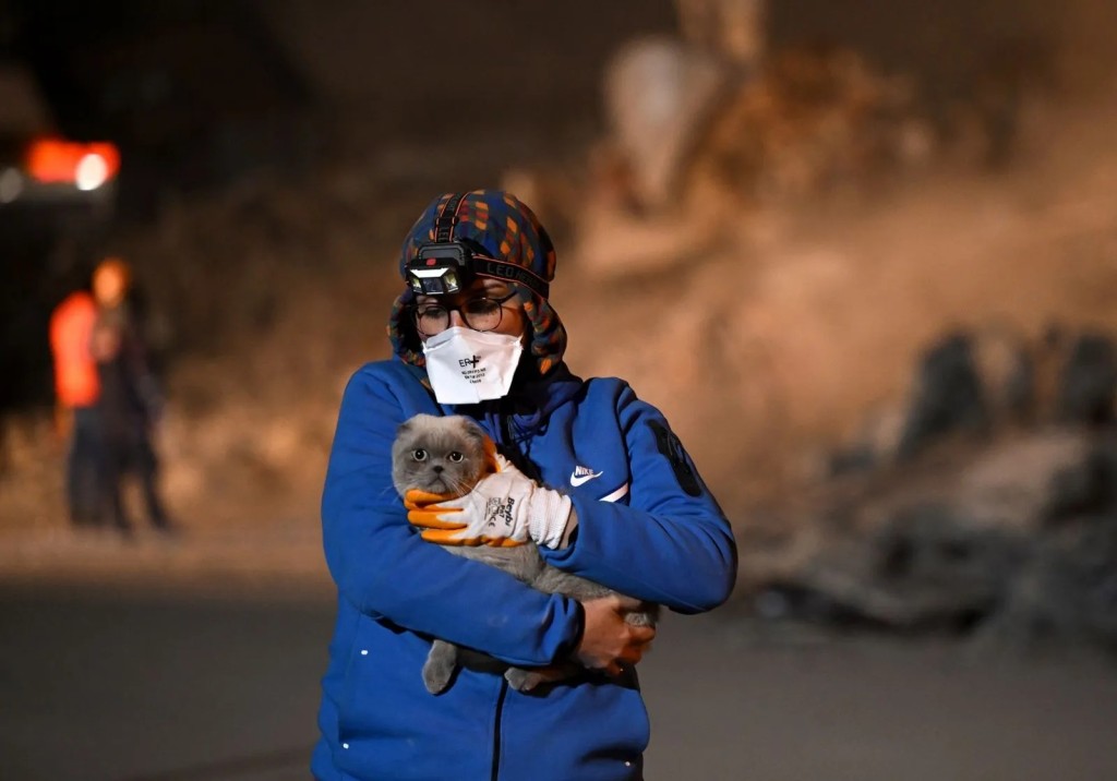 10 ili yıkan deprem faciasından acı dolu görüntüler