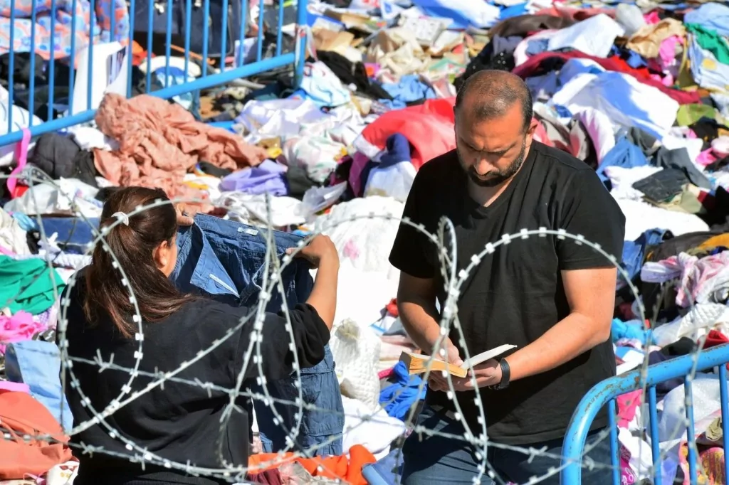 Depremde tüm ailesini yitirdi, molozların arasında anılarını arıyor!