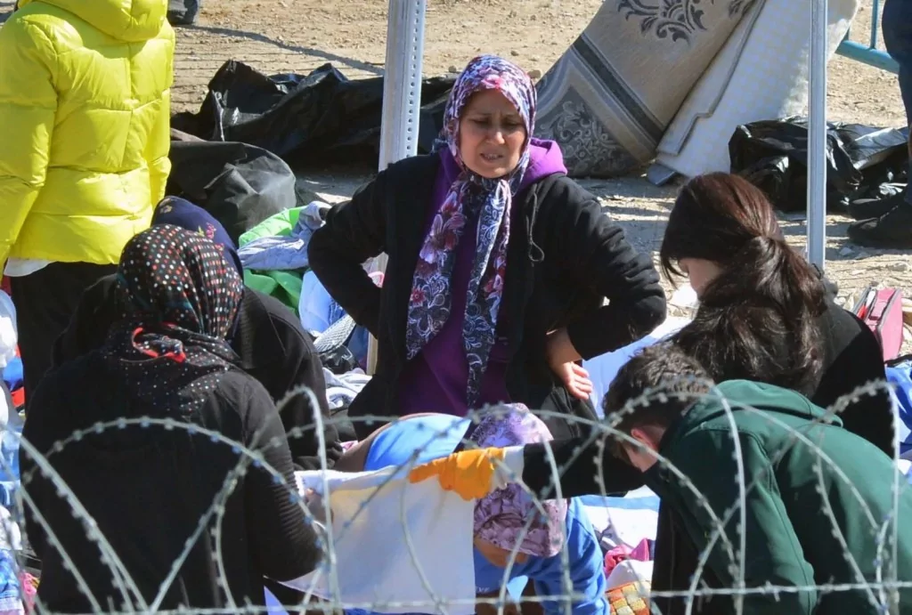 Depremde tüm ailesini yitirdi, molozların arasında anılarını arıyor!
