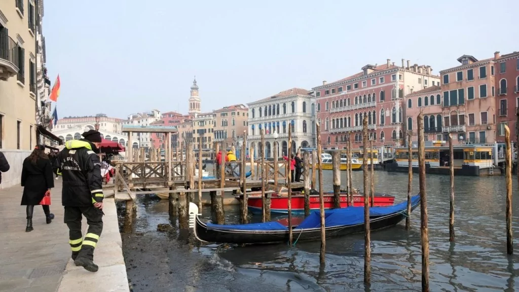 İtalya alarmda: Venedik kanalları kurumaya başladı