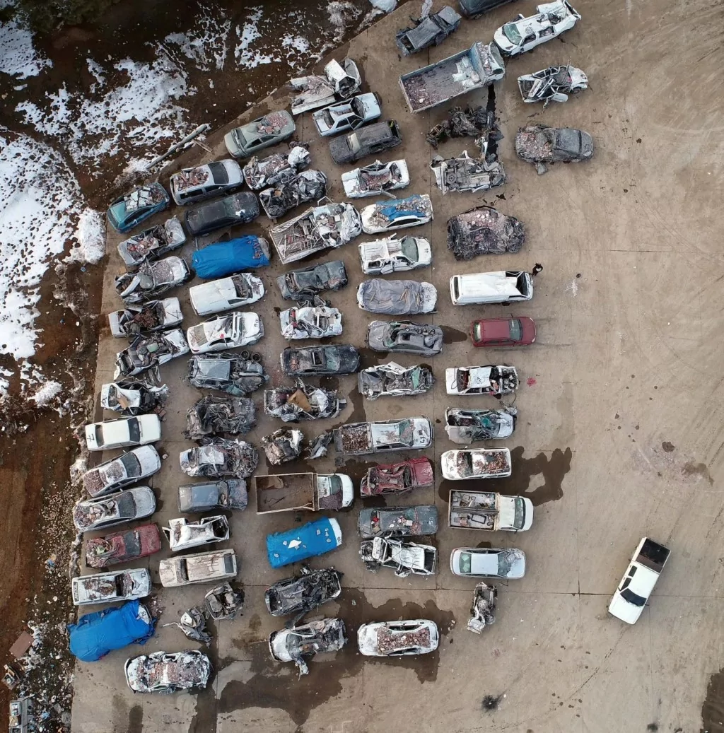 Depremde hasar gören araçlar kullanılamaz hale geldi