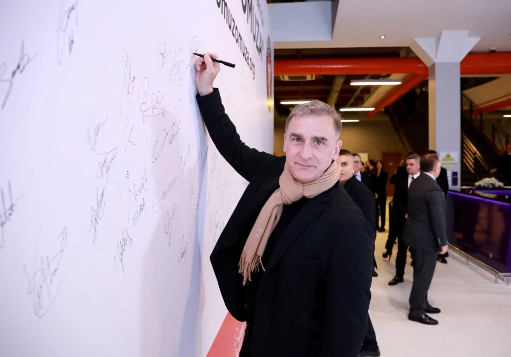 Futbol ailesinin depremzedeler için düzenlediği "Omuz Omuza" kampanyası