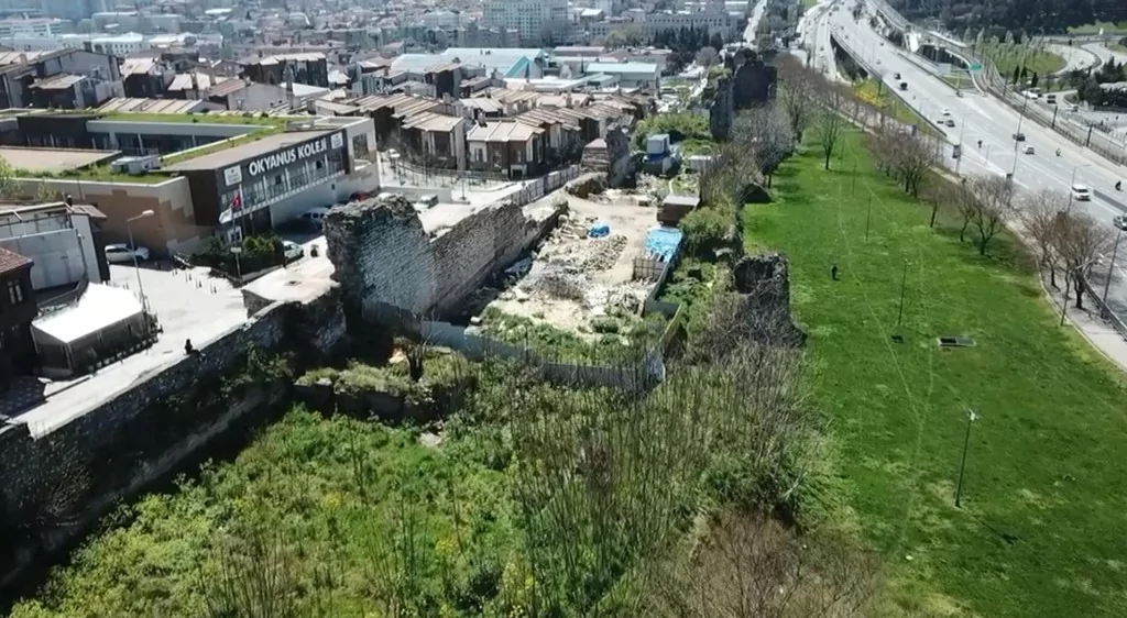 İstanbul surları 'tehlike' altında