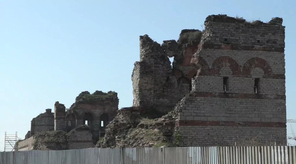 İstanbul surları 'tehlike' altında