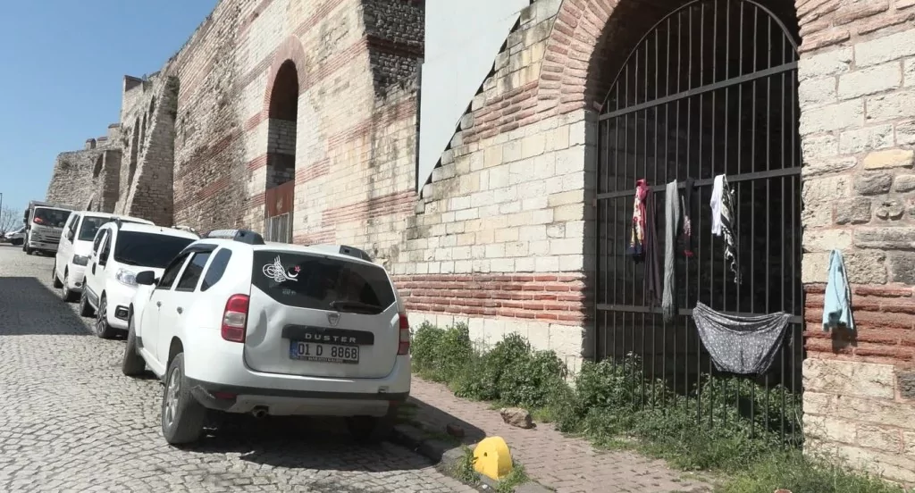 İstanbul surları 'tehlike' altında