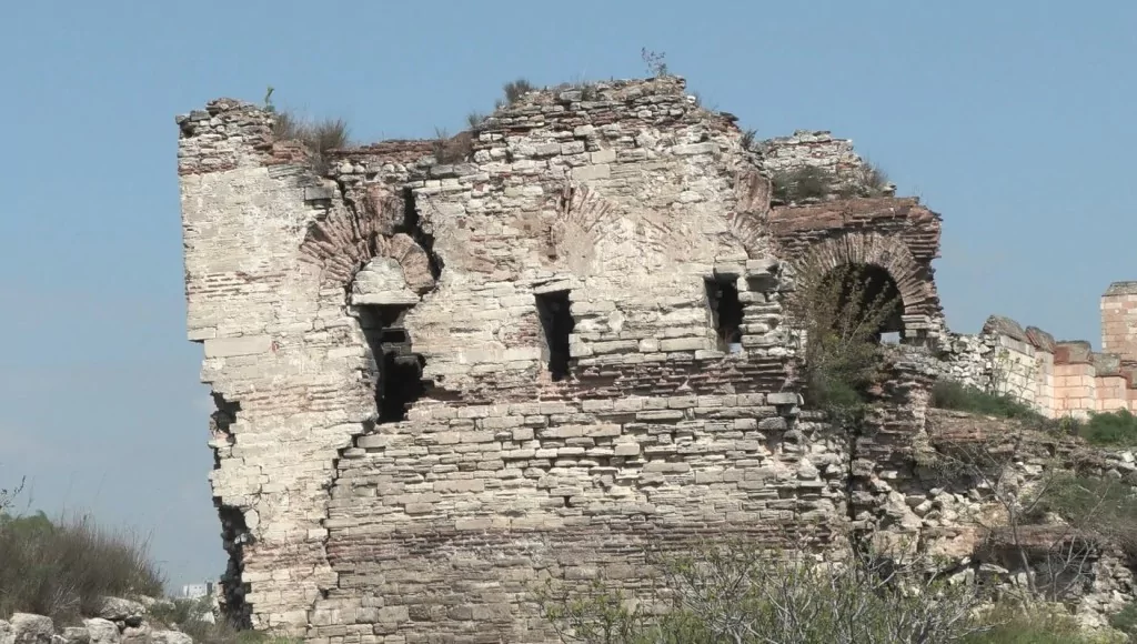 İstanbul surları 'tehlike' altında