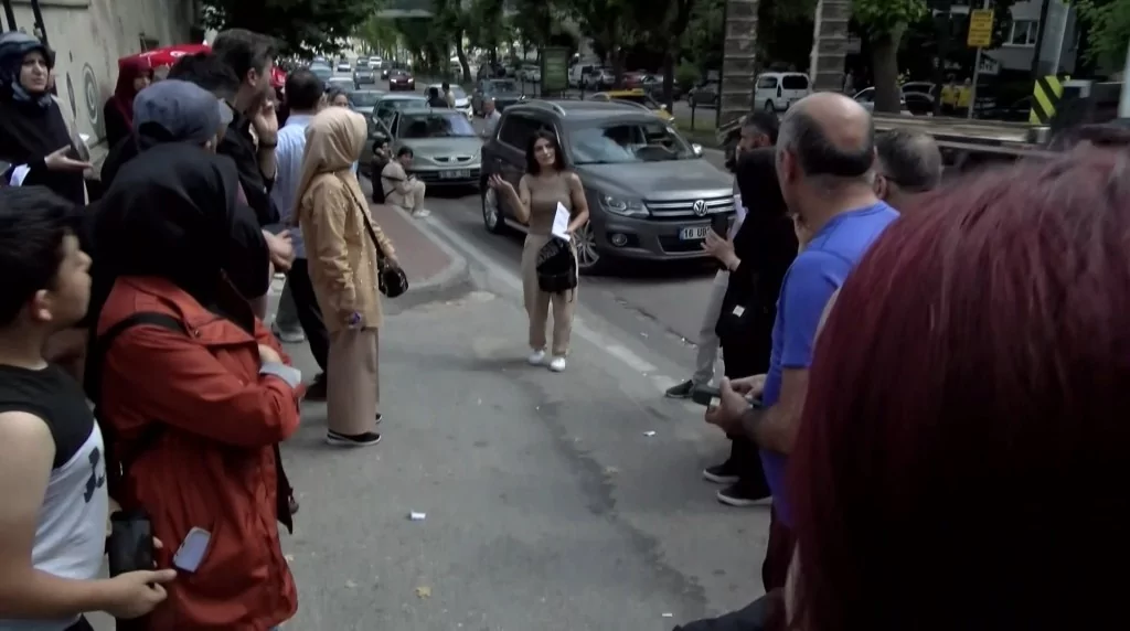 Bursa'dan YKS manzaraları! Geç kalanlar kapıda kaldı