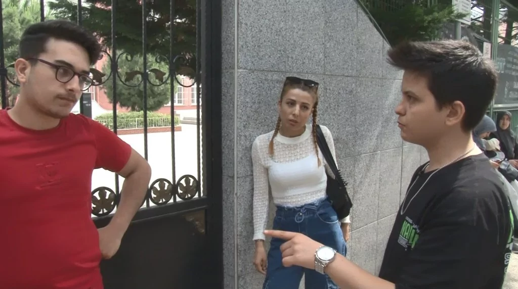 Bursa'dan YKS manzaraları! Geç kalanlar kapıda kaldı