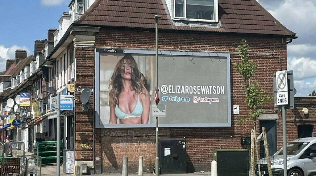 Ünlü model, OnlyFans hesabı için reklam panosuna ilan verdi