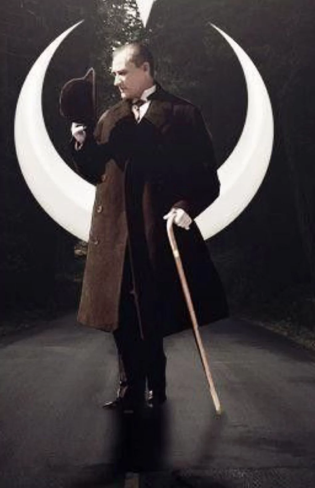 Atatürk'ün TBMM'nin açılışındaki selamlama fotoğrafı Bursa'da çelik heykelle ölümsüzleştirildi