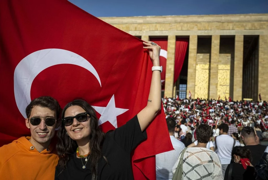 Cumhuriyetin 100. yaş gününde Anıtkabir'de sevgi seli: Milyonlar Ata'sını unutmadı