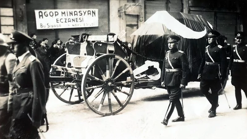 Fotoğraflarla Atatürk'ün son yolculuğu