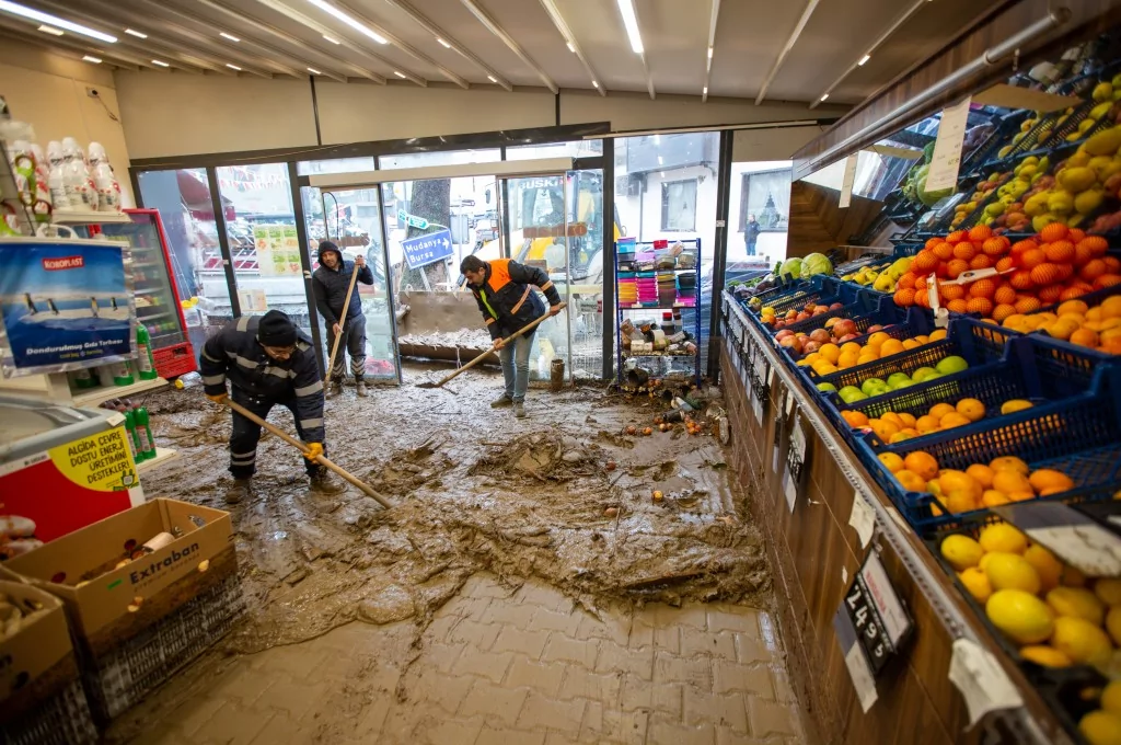 Bursa'da selden geriye kalan yıkımlar...
