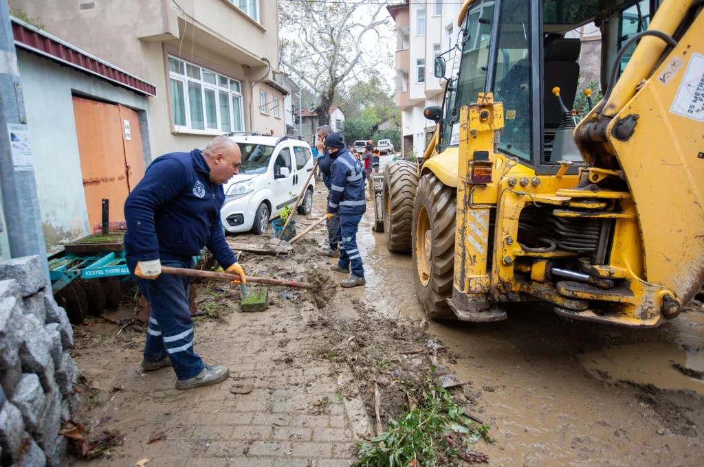 Bursa'da selden geriye kalan yıkımlar...