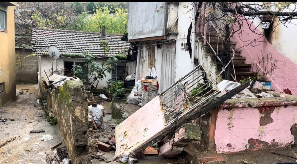 Bursa'da selden geriye kalan yıkımlar...