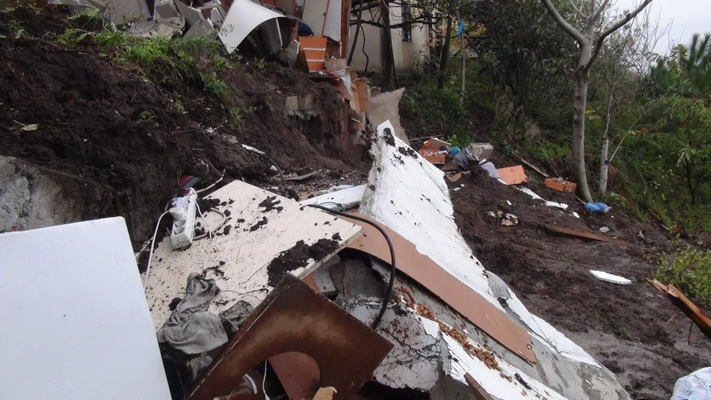 Bursa'da selden geriye kalan yıkımlar...