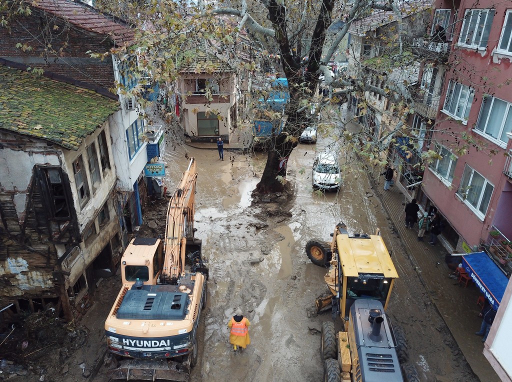 Bursa'da selden geriye kalan yıkımlar...