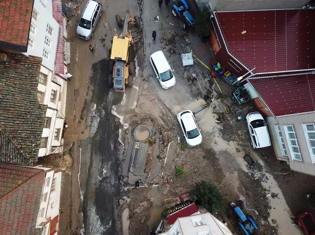 Bursa'da selden geriye kalan yıkımlar...
