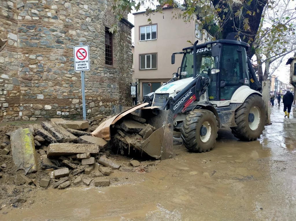 Bursa'da selden geriye kalan yıkımlar...