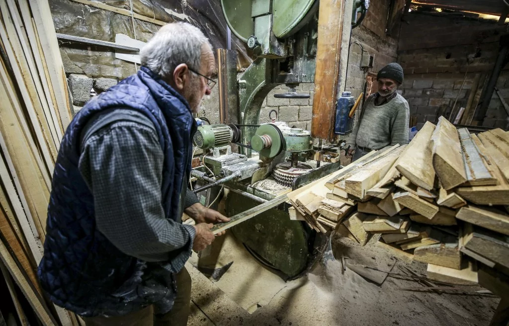 Bursalı Enver usta 60 yıldır mesleğini devam ettiriyor