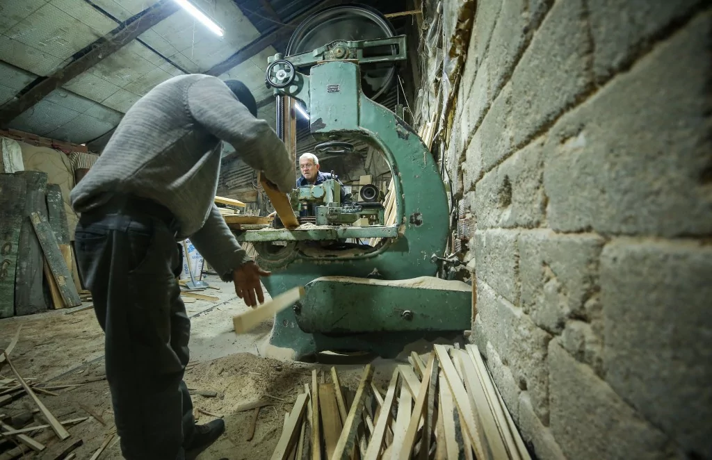 Bursalı Enver usta 60 yıldır mesleğini devam ettiriyor