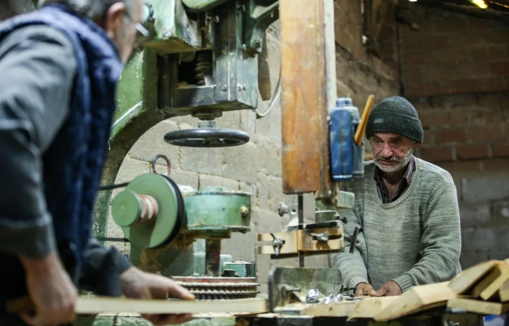 Bursalı Enver usta 60 yıldır mesleğini devam ettiriyor