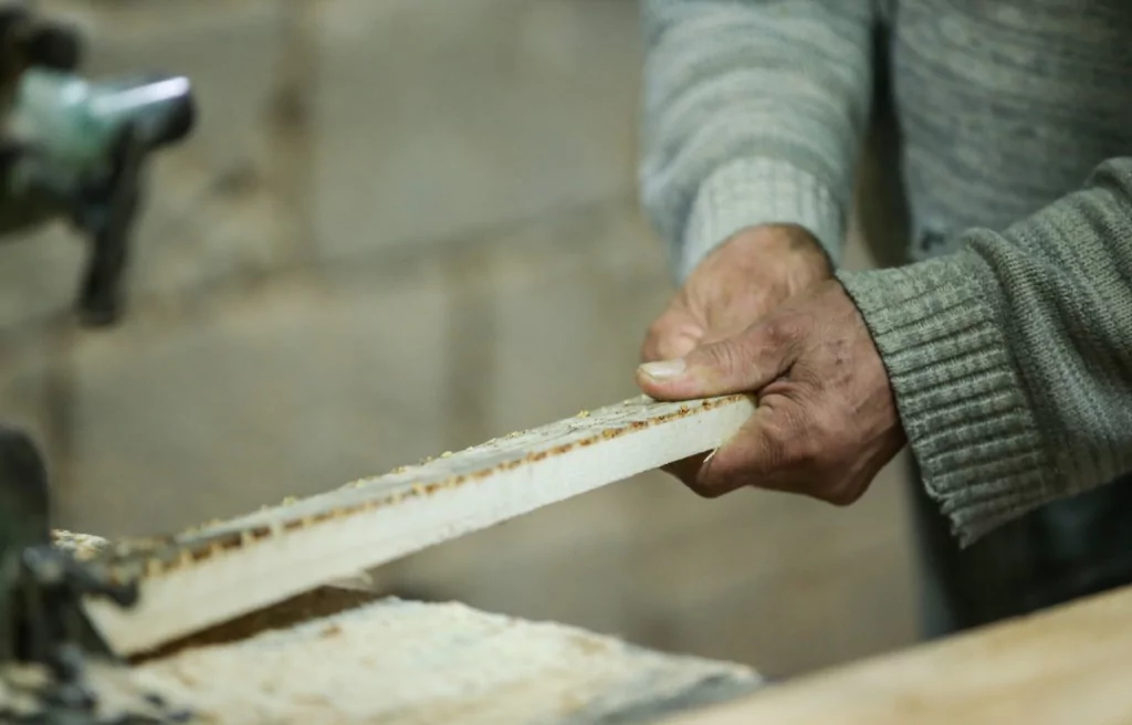 Bursalı Enver usta 60 yıldır mesleğini devam ettiriyor