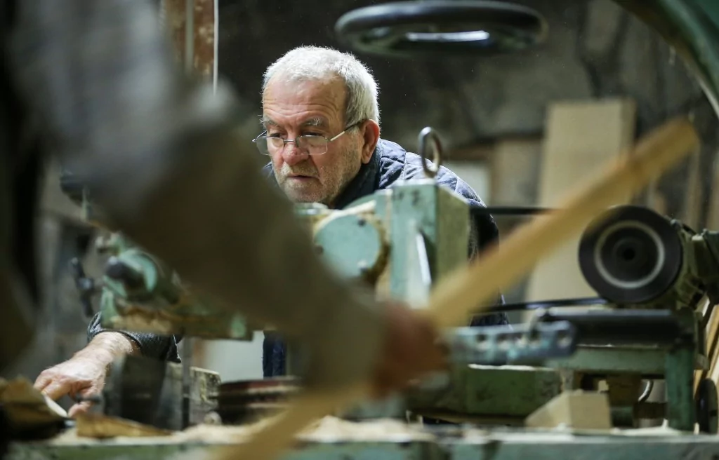 Bursalı Enver usta 60 yıldır mesleğini devam ettiriyor