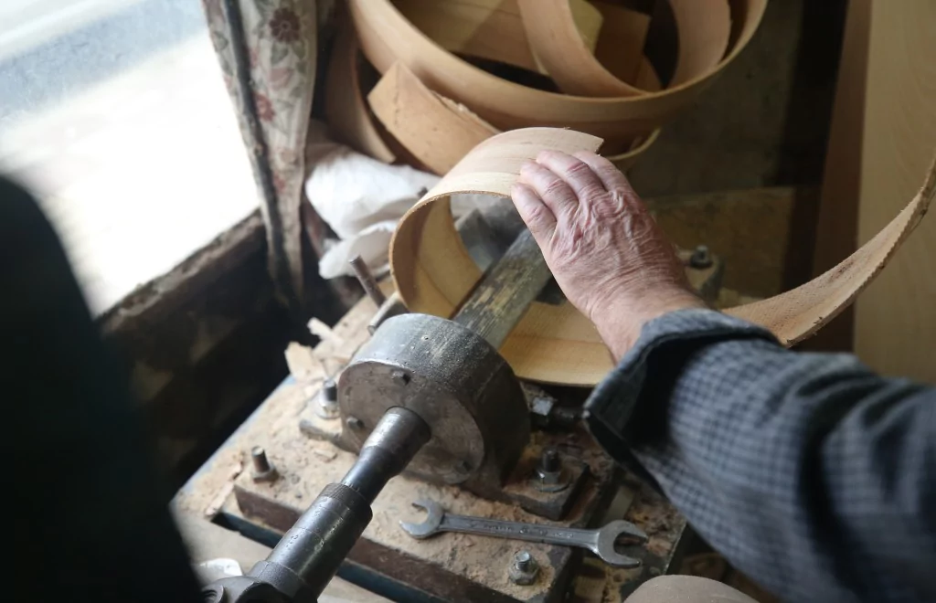 Bursalı Enver usta 60 yıldır mesleğini devam ettiriyor