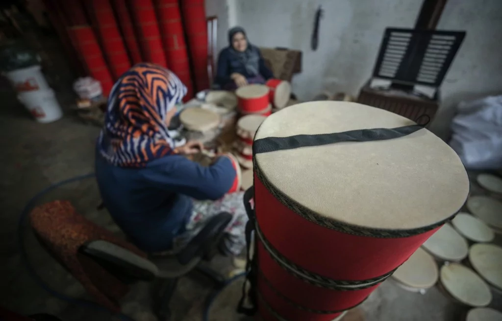 Bursalı Enver usta 60 yıldır mesleğini devam ettiriyor