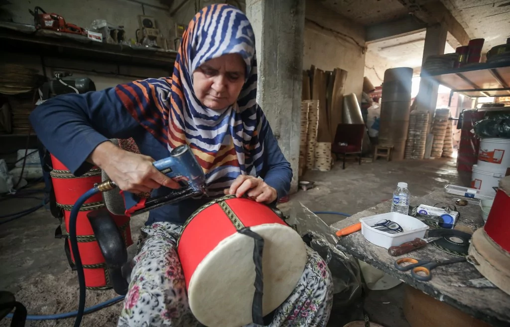 Bursalı Enver usta 60 yıldır mesleğini devam ettiriyor