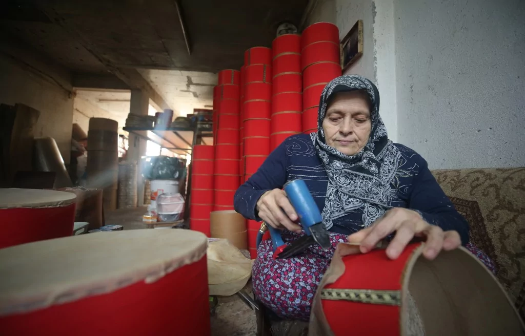 Bursalı Enver usta 60 yıldır mesleğini devam ettiriyor