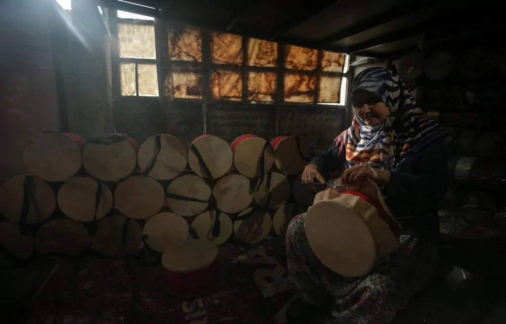 Bursalı Enver usta 60 yıldır mesleğini devam ettiriyor