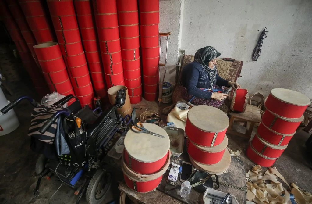 Bursalı Enver usta 60 yıldır mesleğini devam ettiriyor