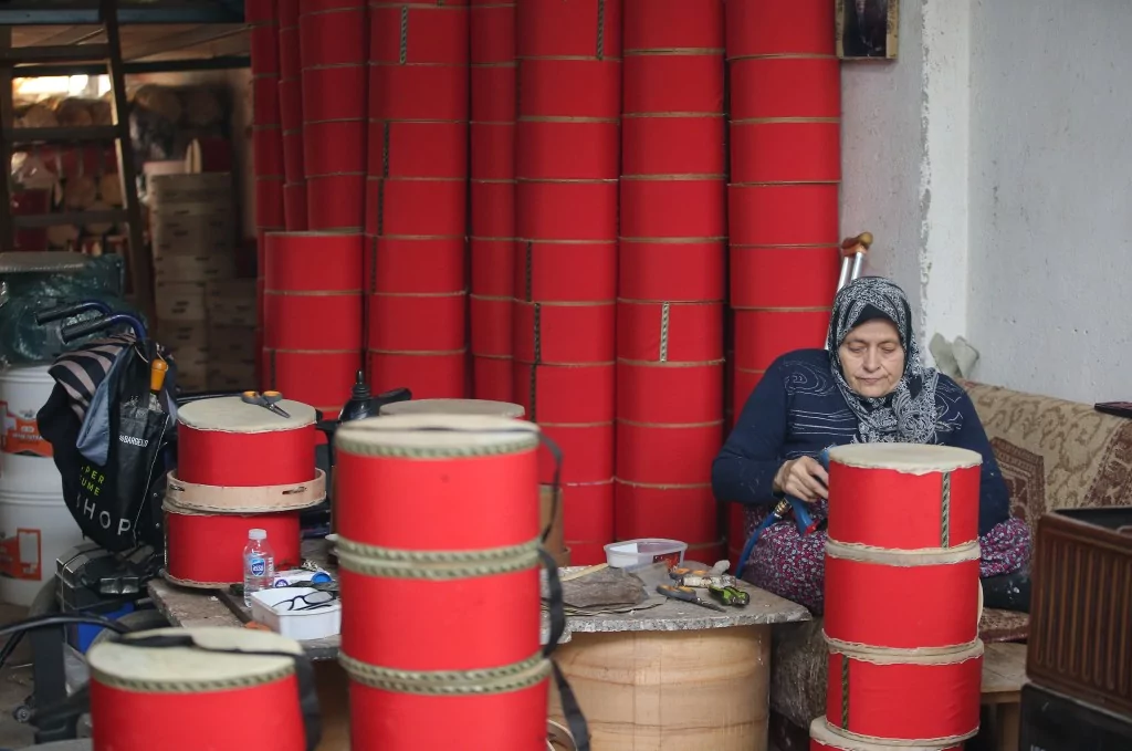 Bursalı Enver usta 60 yıldır mesleğini devam ettiriyor