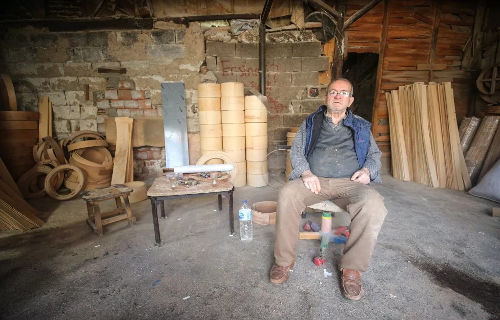 Bursalı Enver usta 60 yıldır mesleğini devam ettiriyor