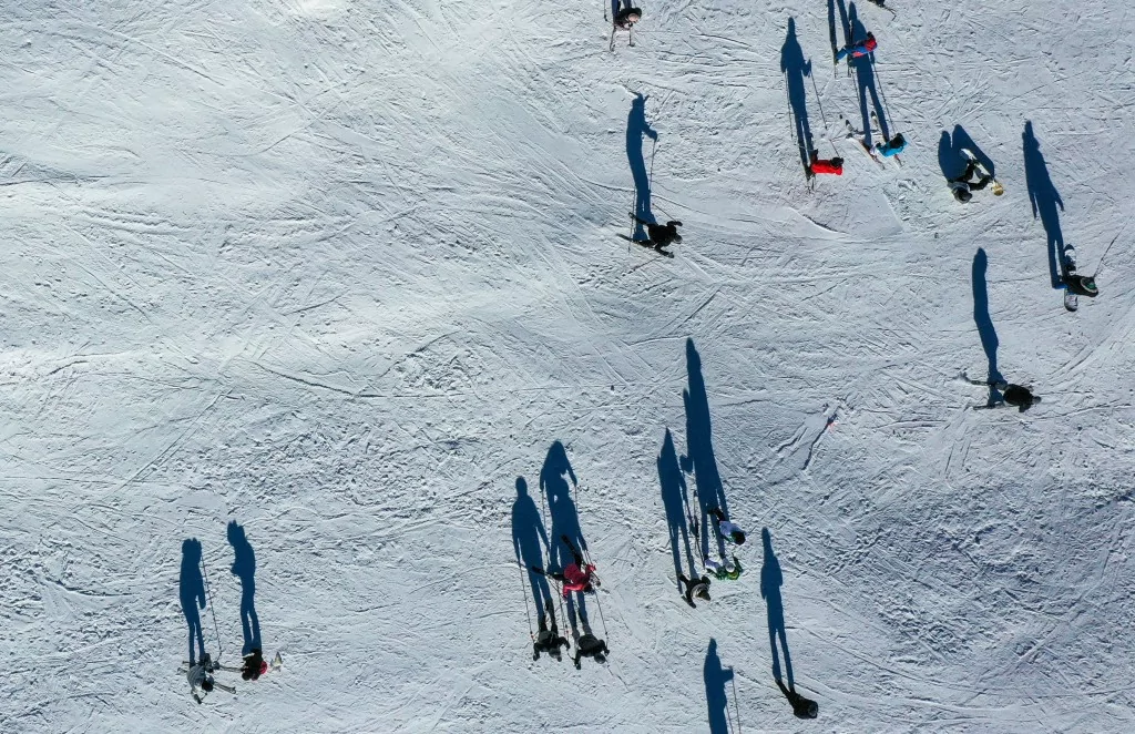 Bursa Uludağ'da kar yağışıyla birlikte turist akını