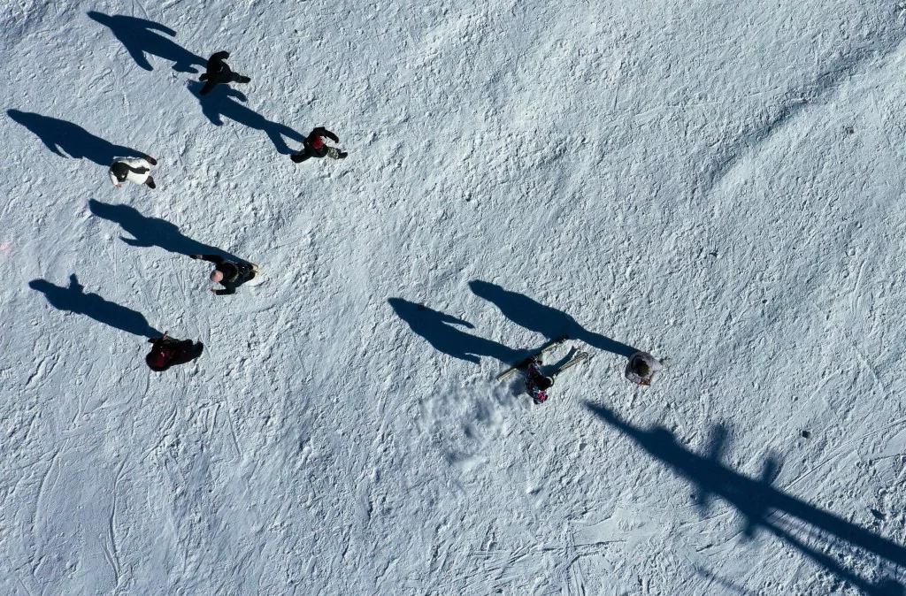 Bursa Uludağ'da kar yağışıyla birlikte turist akını