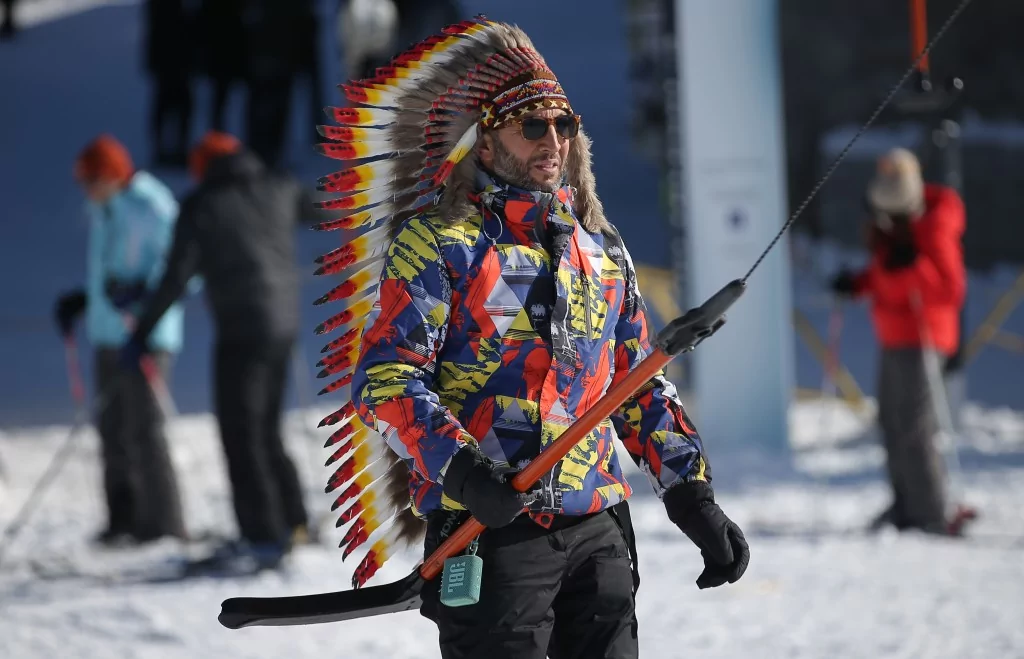 Bursa Uludağ'da kar yağışıyla birlikte turist akını